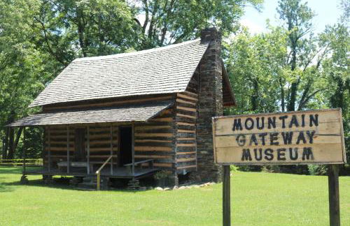 Creekside Base for Hiking and Biking, Near Downtown - Foto 31