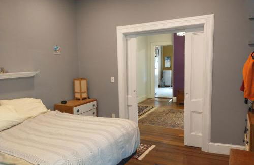 Comfortable 2 Bedroom House with Big Yard 30 Minutes to New York City - Foto 7