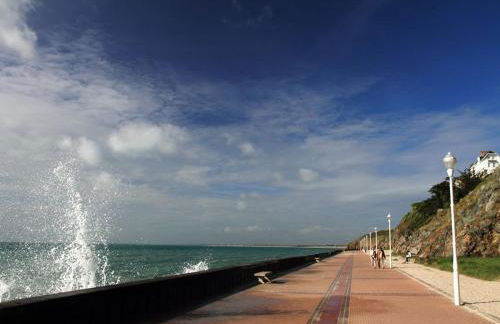 Chalet de Standing 6 Pers. à Jullouville - Piscine Chauffée, Plage à Proximité, Wi-Fi Inclus - FR-1-361-536 - Foto 26