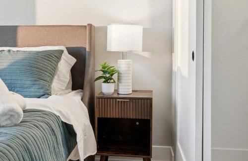 Edgewater Apt with Free Parking Gym Modern Living - Photo 30