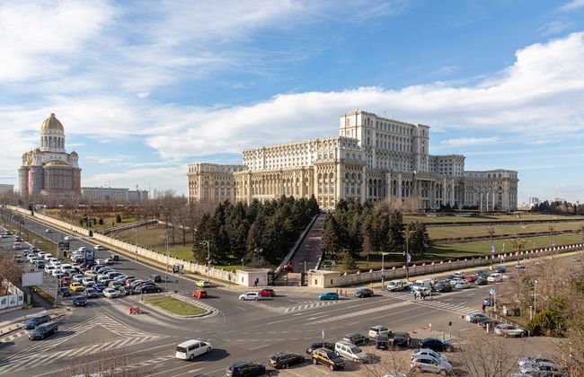 Views of Palace of the Parliament 2BR Jungle Theme - Foto 35