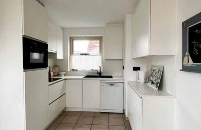 Appealing Bungalow With Garden - Photo 22