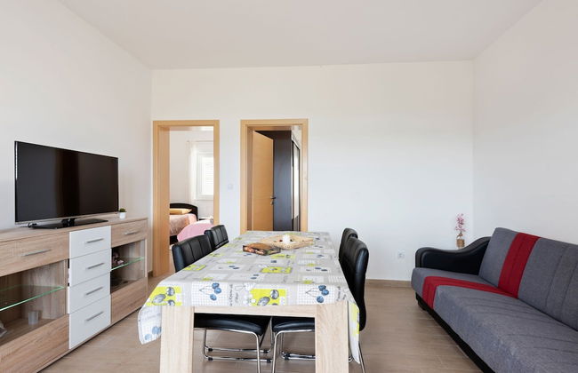 Simplistic Apartment in Neviđane with Balcony - Foto 11