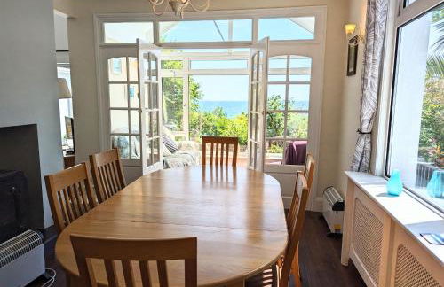 Beach Front House with Stunning Sea Views and Free Parking - Foto 27