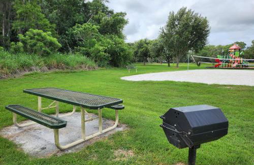 Fully Renovated, Quiet, Spacious Disney Themed Pool Home with Office - Foto 33