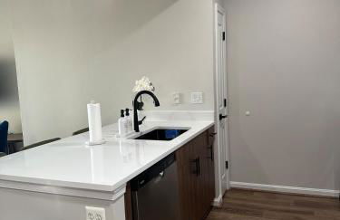 Beautiful Arlington Apartment with Pool & Parking! - Foto 26