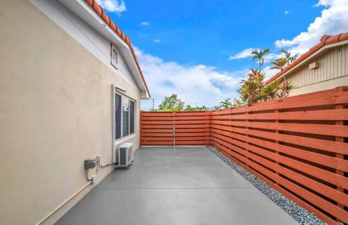 Tropical Park Oasis Peaceful Miami Family Home - Photo 33