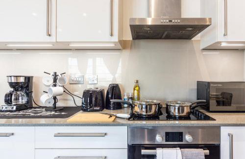 Stylish 2 bed Flat in London with River Thames views Access to boat rides into London-Near O2 Arena and Excel, Fast Wi-Fi, Free Parking, Excellent links Elizabeth and Southeastern Train Line - Foto 47