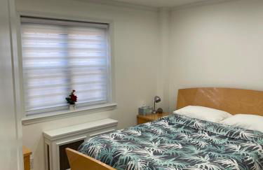 Renovated Jacuzzi Tub Home NYC-LGA-JFK Washer-Dryer - Photo 7