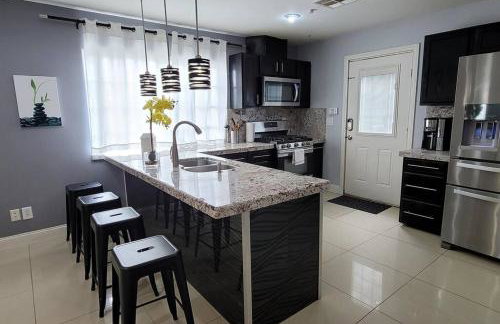 K - Fully remodeled and professionally decorated - Foto 13