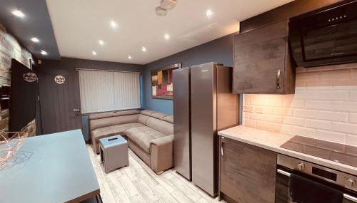 MODERN SUITES -5 Bedroom House- With FREE PARKING Birmingham city - Foto 5