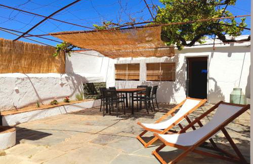 StoryHouse33 - Casa com histórias, pátio e jacuzzi - Foto 4