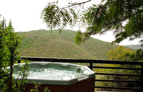 Pet Friendly Charming Cottage with Incredible Views and Hot-tub in Rainbow, California - Foto 17