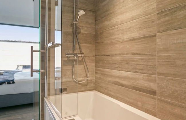 Spacious 3 Bedroom Apartment With Private Garage - Foto 11