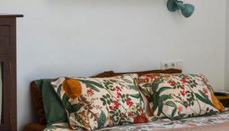 City Central Studio +Private Garden +Amazing View - Photo 3