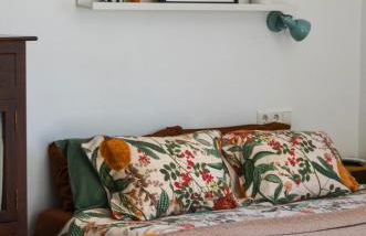 City Central Studio +Private Garden +Amazing View - Photo 3