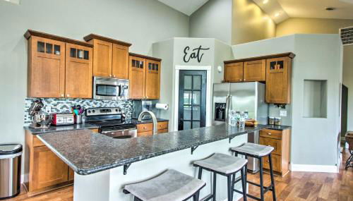 Quiet Retreat with Kayak and Patio, Walk to Lake! - Foto 3