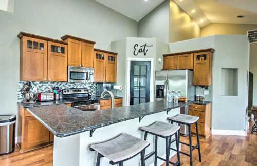 Quiet Retreat with Kayak and Patio, Walk to Lake! - Foto 3