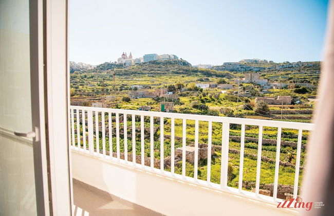 Seafront Penthouse With Unobstructed Sea Views - Photo 9