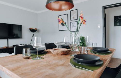 NASA Homes ruhiges Apartment WLAN Arbeitsplatz Balkon Hotelbetten - Foto 27