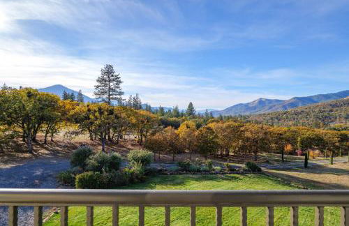 Starry Oak Vineyard Retreat w Hot Tub - Foto 41