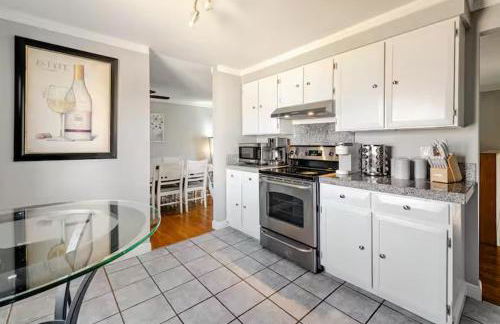 4 Bedrooms and 5 Beds with Game Room Only 5 min Drive to College and Perfect for Family's - Foto 4