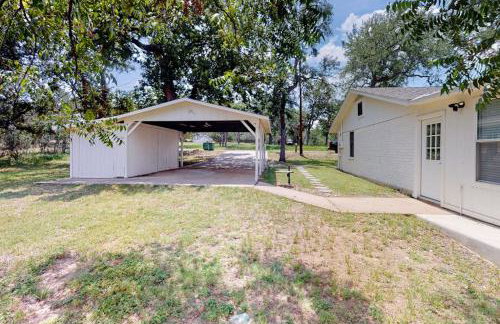 Dog-Friendly Waterfront Home with Dock, Grill, Water Views, Patio, Washer/Dryer - Photo 17