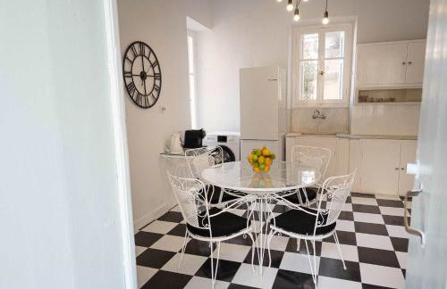 Poros Chic Seaside Neo-Classical Apartment with Terrace - Foto 19