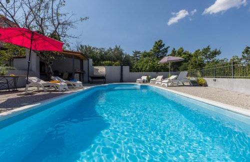 JOVI-relaxing, fenced, private, heated pool & view - Photo 64