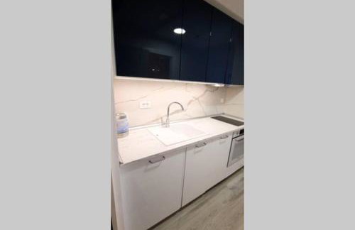 MARIA, Modern studio apartment with private parking - Photo 8