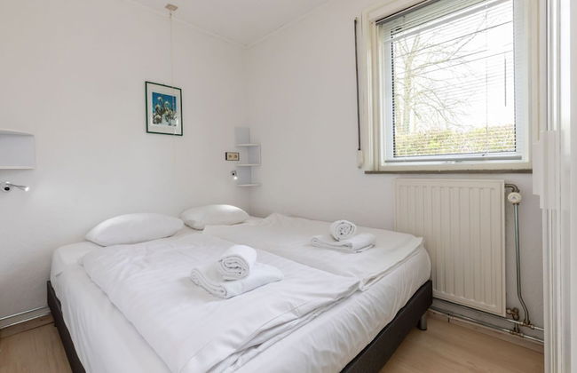 Holiday Home Near Veerse Meer With Garden - Photo 3