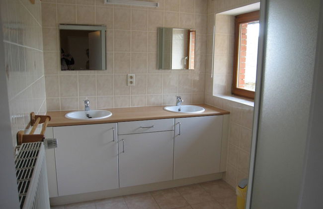 Spacious Stay With Terrace - Photo 15