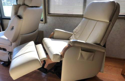 Private 1-bedroom RV, direct bus to NYC Manhattan only 2 blocks away, MetLife Stadium FIFA World Cup 25 minutes away - Foto 13