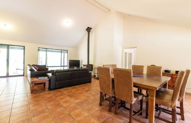 Relax and Unwind at Heavenly Hideaway - Photo 9