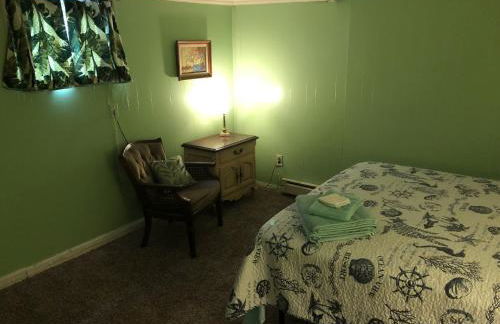 Rustic BEACH FRONT Basement Apt, Pet Friendly Wi-Fi apts - Foto 28