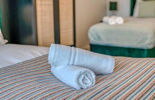 2-BR Near Salford Royal - City & Town Centre View - 1 Minute to Train & Tram Station - Sleeps 6 - Foto 6