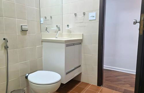 Perto da Praia com ar e estacionamento - Foto 8