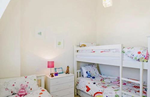 NEW Squirrels Leap Lake Views with Spa Access - Foto 16