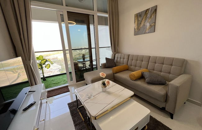 Master piece - Lush Green Oasis With Balcony With Stunning Views - Photo 7