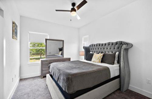 Cozy Home Near MedCenter, Uptown, & Downtown - Foto 11