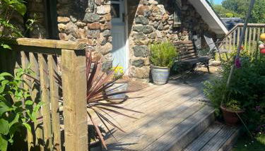 Lofthouse - secluded quirky cottage with sea views! - Foto 1