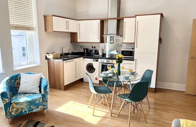 Between the beach and the shops - Foto 9