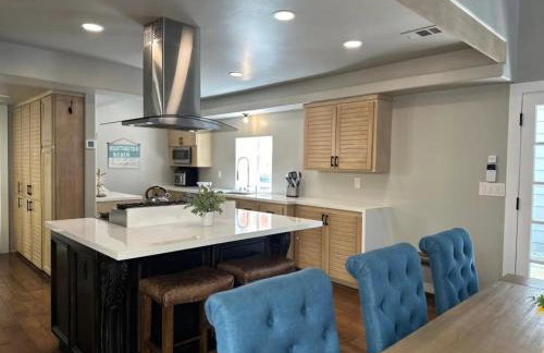 Elegant Beach Living, Just Blocks to the Sand - Foto 4