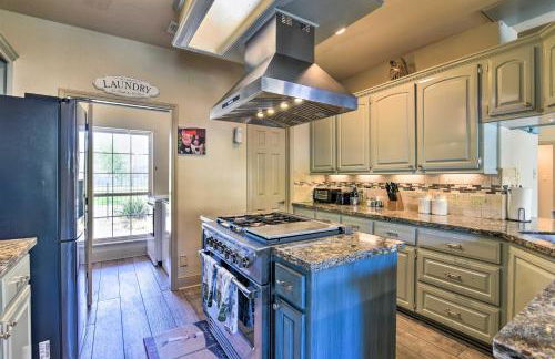 Waterfront Family Home with Patio in Hitchcock - Foto 9