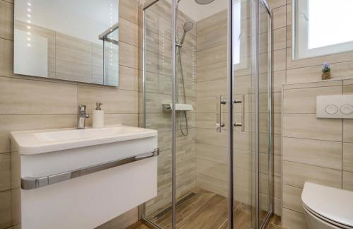 Luxury Villa with extra heated pool with hydromassage, biliard near town center and beach by WiiBuk - Foto 46