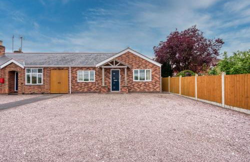 3 Bedroom Bungalow with Garden and Parking - Foto 1