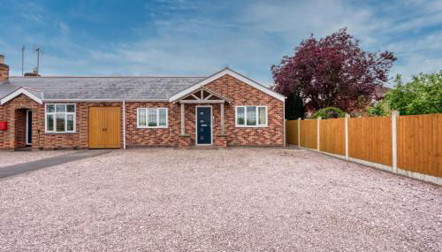 3 Bedroom Bungalow with Garden and Parking - Foto 1