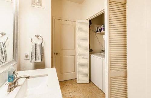 The Treehouse Spacious & Fun 2BR Retreat in the Heart of the Domain - Foto 19