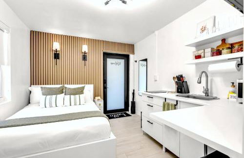 CasaMia Private Studio Near Wynwood & Design District w Free Parking & Bikes - Photo 1