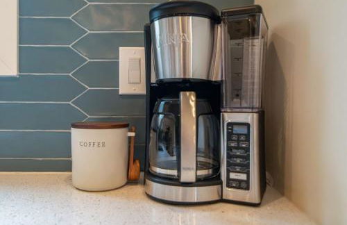 7BR Retreat, Rooftops, Garages, Walkable to Faves 5 Mins to Nissan Stadium, Less than 10 Mins to Broadway, 24 Hr Hospitality, Great for Groups - Foto 26